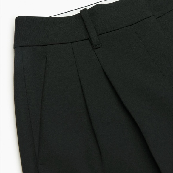 The Effortless Pant™ in black, size 0 short - Picture 3 of 6